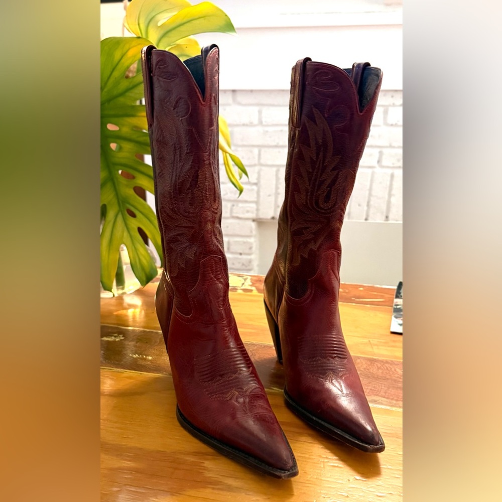 Women’s Lucchese Cowboy Boots/ Cowgirl Boots 7.5 Dark red